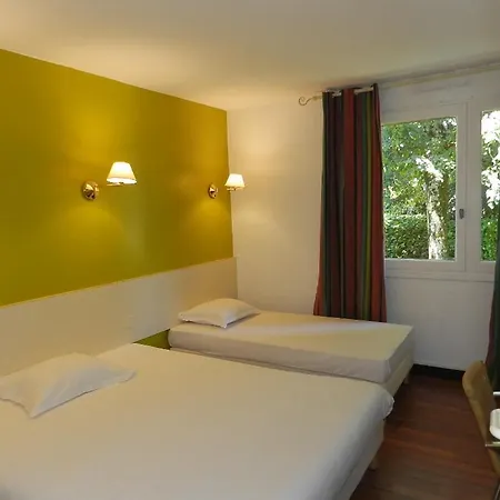 Logis Les Provinciales Szálloda 2*