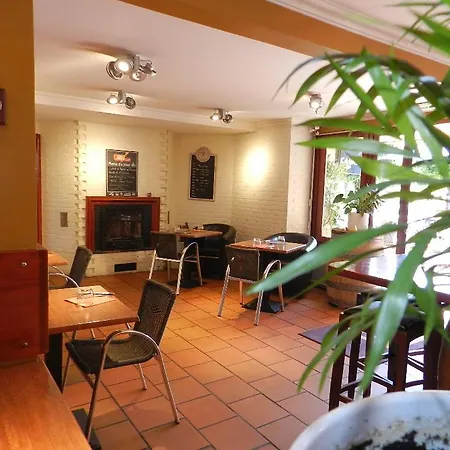 ホテル Logis Les Provinciales