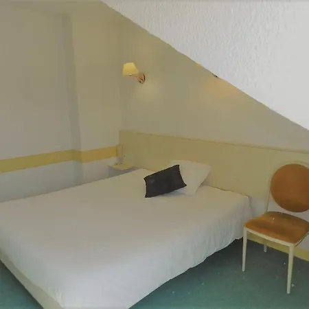 ホテル Logis Les Provinciales 2*