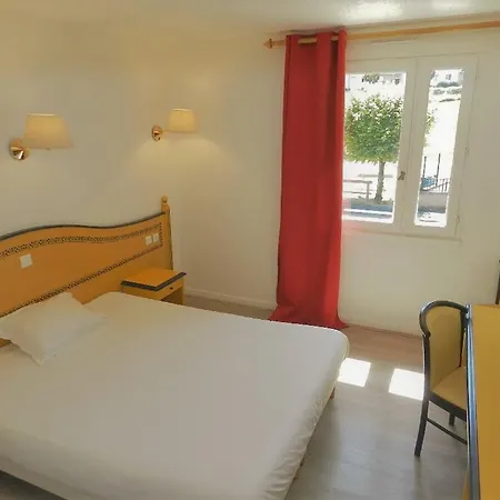 Logis Les Provinciales Hotel 2*