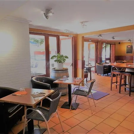 Logis Les Provinciales Szálloda 2*