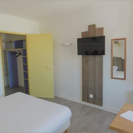 Logis Les Provinciales Szálloda 2*