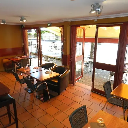 ホテル Logis Les Provinciales 2*