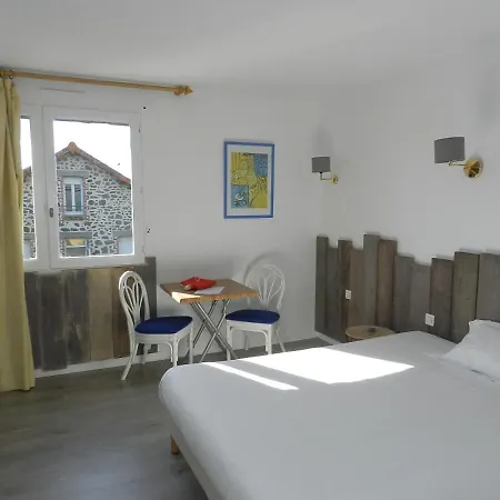 Logis Les Provinciales 2* Arpajon-sur-Cere