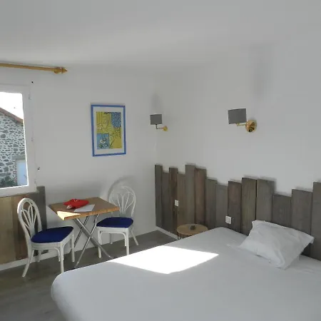 Szálloda Logis Les Provinciales 2*