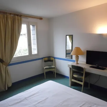 Szálloda Logis Les Provinciales Arpajon-sur-Cère