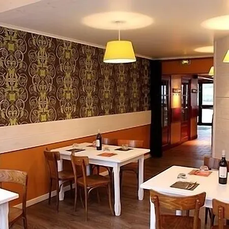 Logis Les Provinciales Szálloda 2*