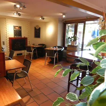 ホテル Logis Les Provinciales