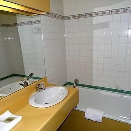 Logis Les Provinciales Szálloda Arpajon-sur-Cère