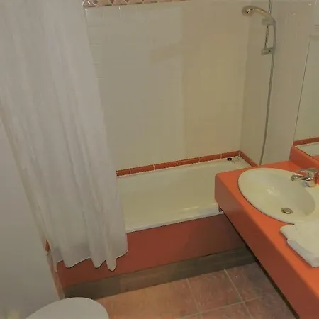 Logis Les Provinciales Hotel Arpajon-sur-Cere