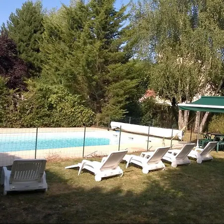 فندق Logis Les Provinciales 2*